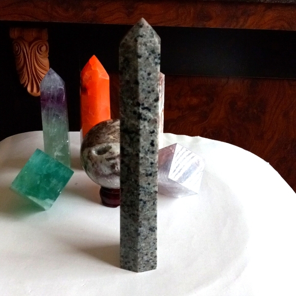 Yooperlite Crystal Tower - Picture 2 of 7
